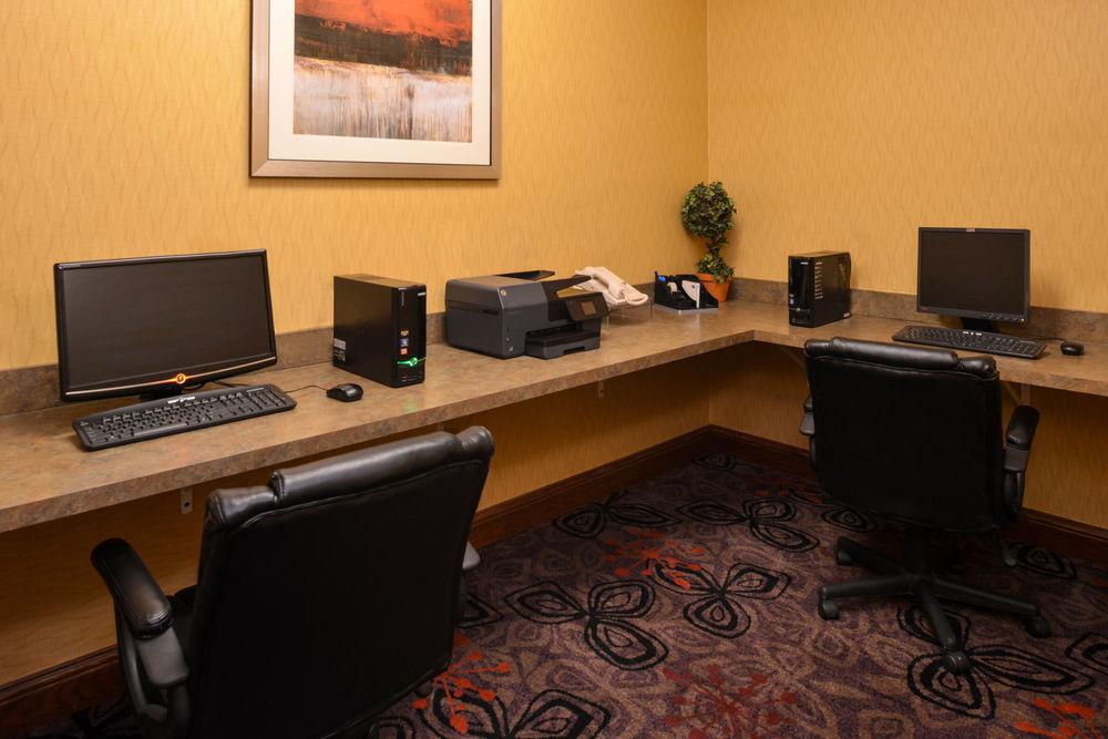 Hotel Express & Lancaster-lititz By Ihg 2*