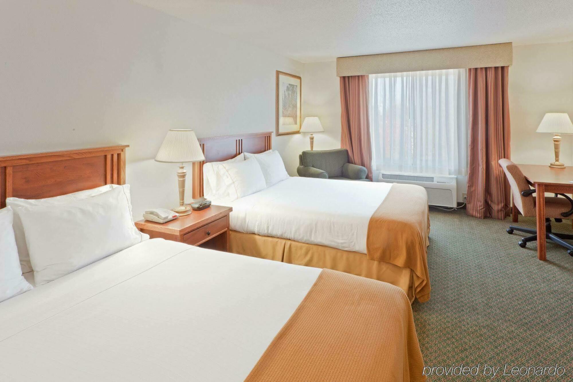 Express & Lancaster-lititz By Ihg Hotel 2*