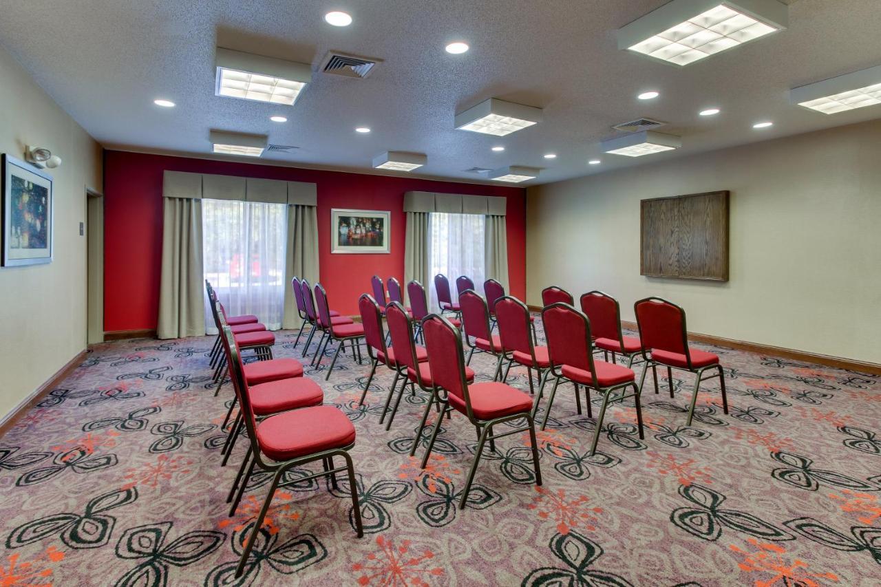 Express & Lancaster-lititz By Ihg Hotel 2*